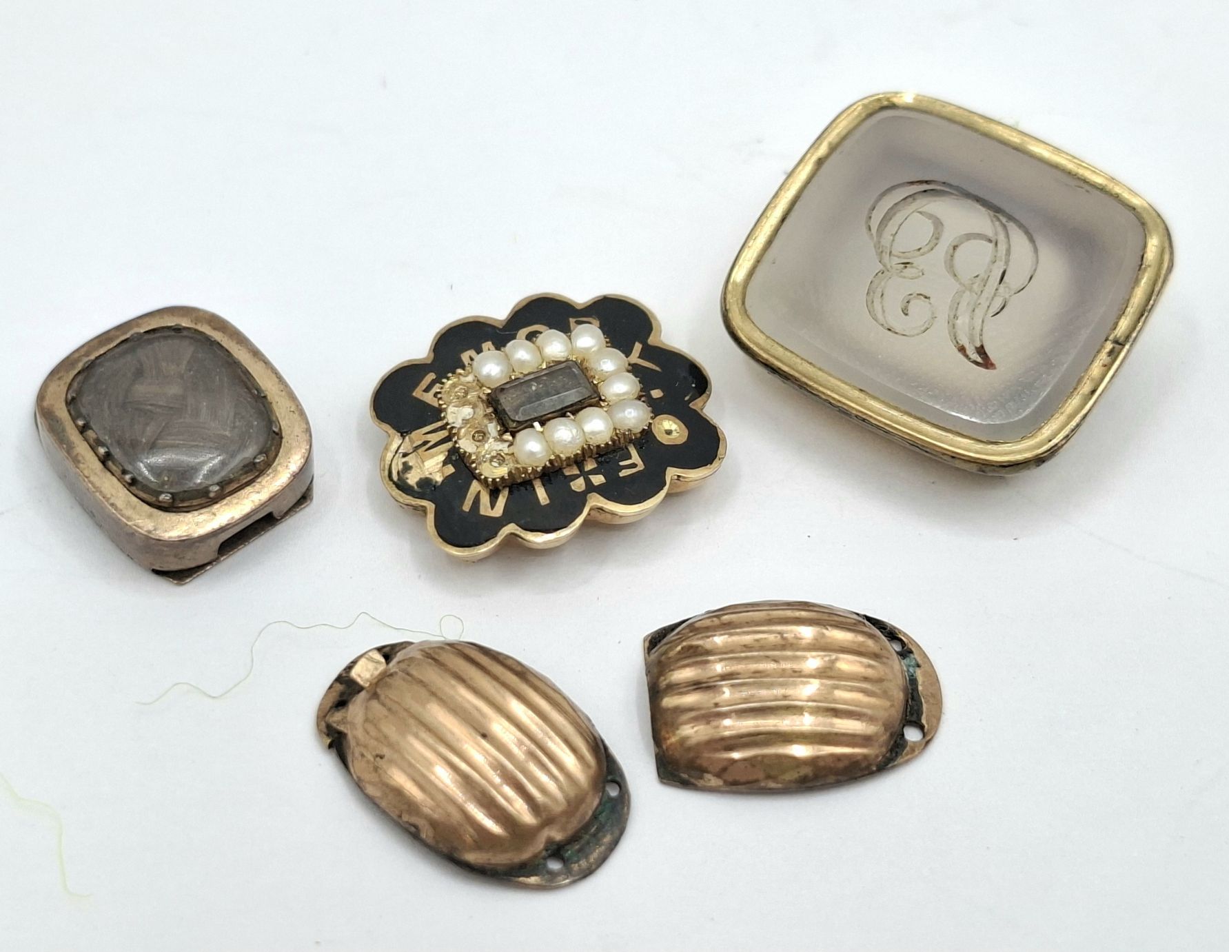 1105 · ANTIQUE CLASPS