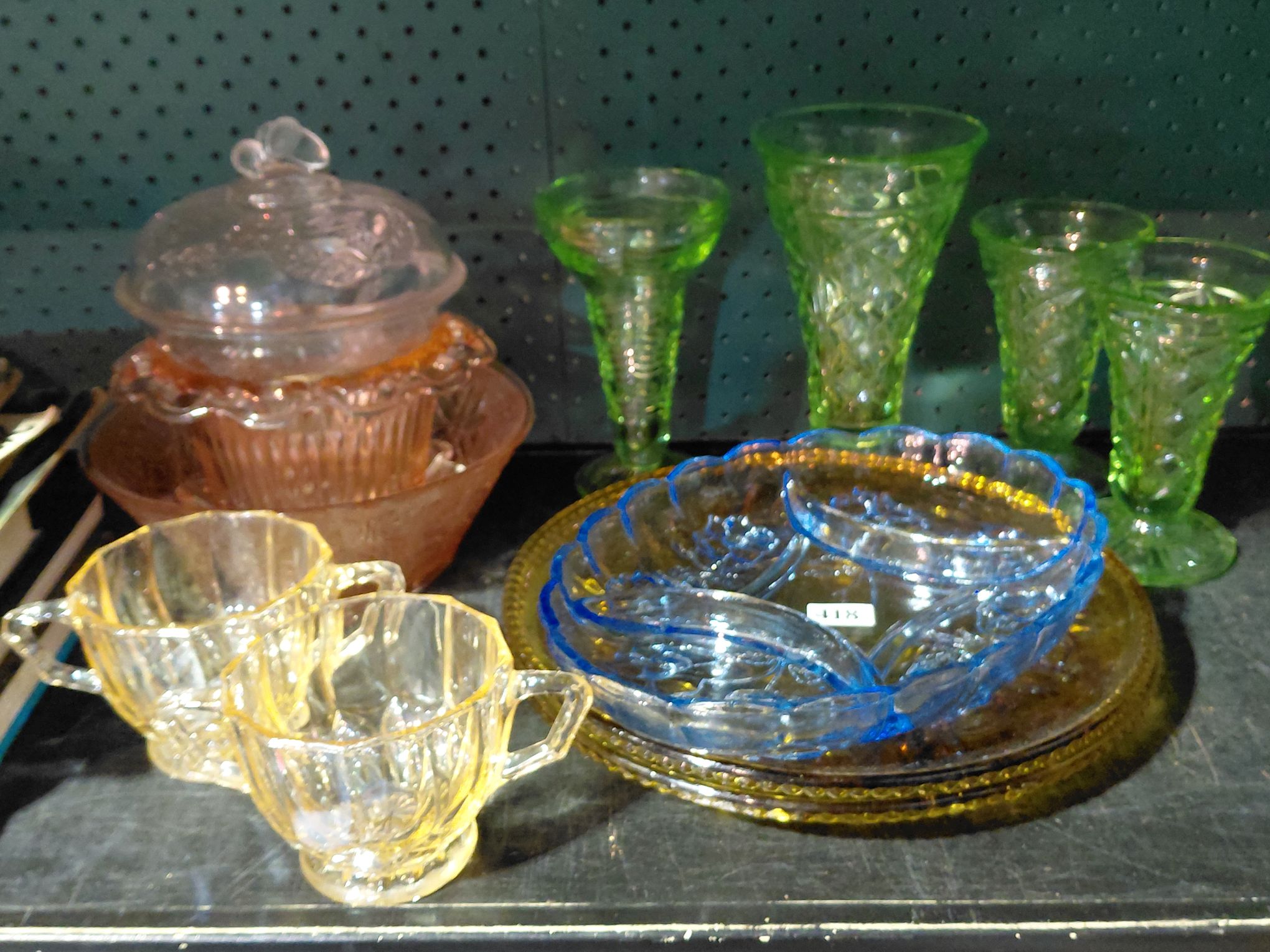 418 · DEPRESSION GLASS COLLECTION