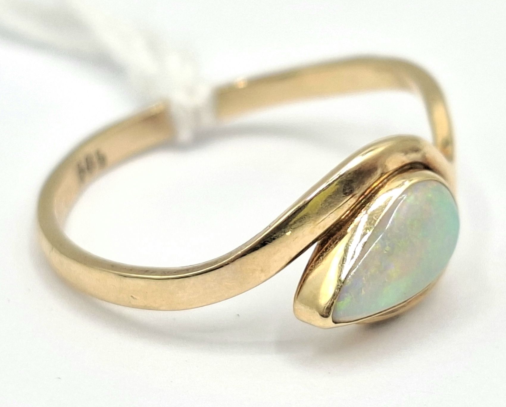 1077 · 14CT GOLD OPAL RING