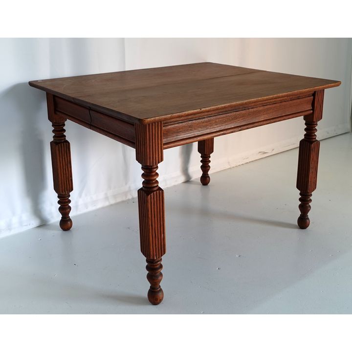 OAK EXTENSION DINING TABLE