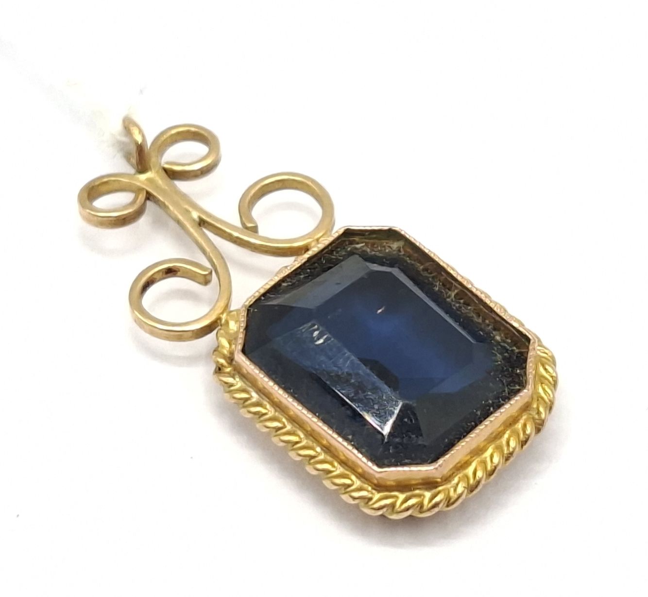 9ct Gold Pendant On Chain
