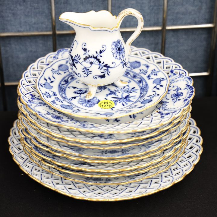 11pc Meissen Gilt Blue Onion Porcelain Plates etc. 9'' Largest Reticulated