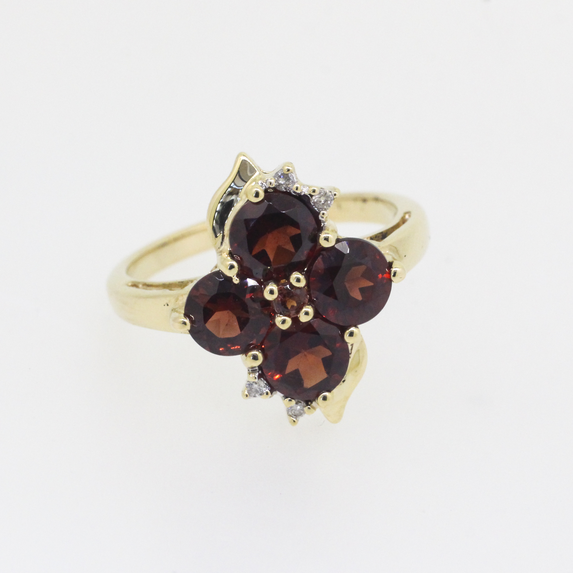 435. · Garnet & Diamond Ring 3.68g
