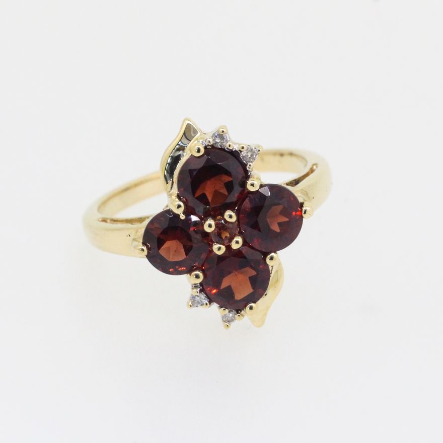 Garnet & Diamond Ring 3.68g