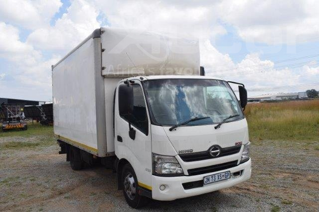 2020 Hino 300 4x2 Volume Body Trucks Single Axle A/T