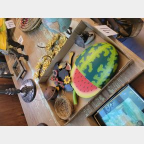 Watermelon wall pocket and other decorative items