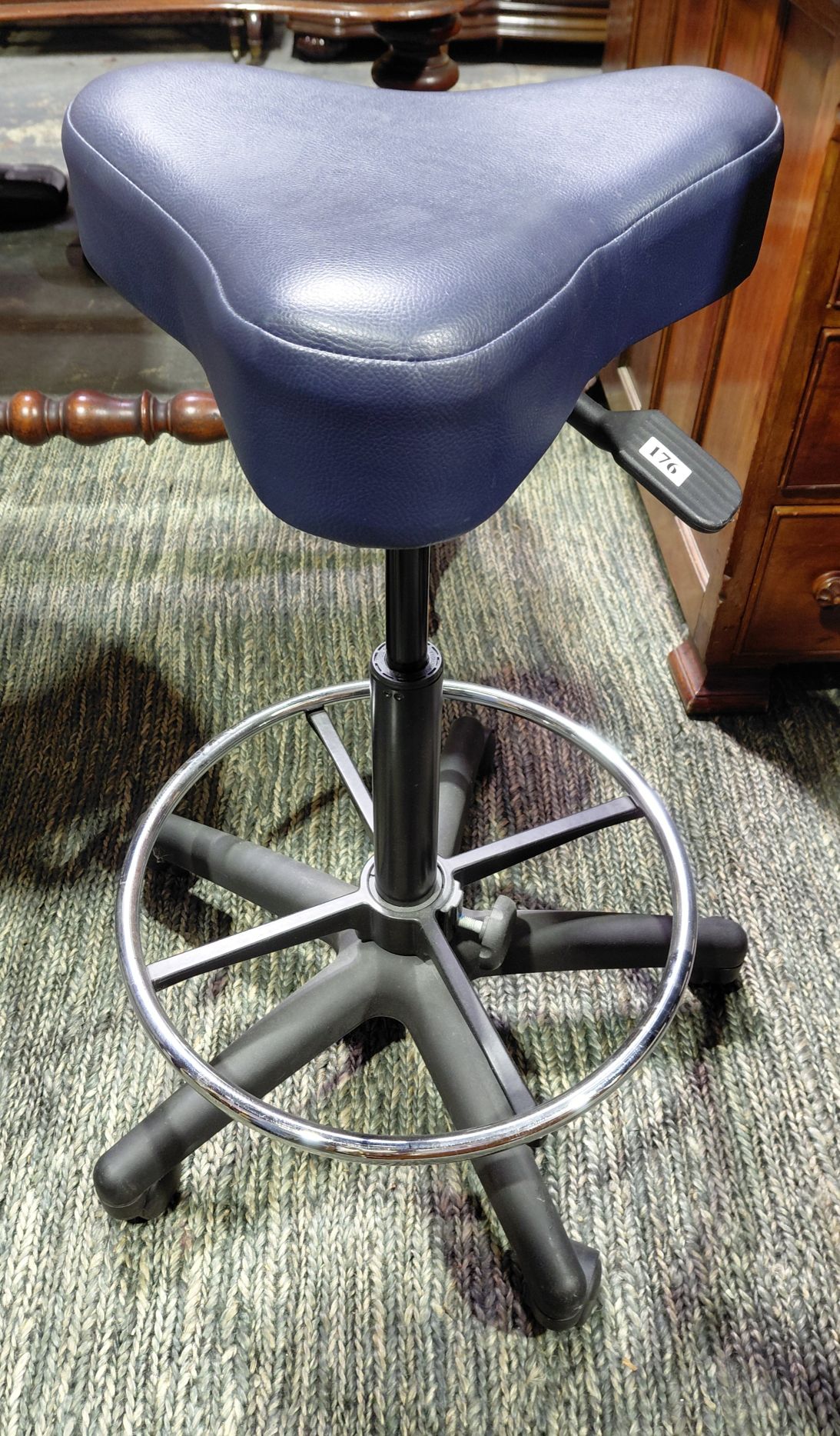 176 · OFFICE STOOL