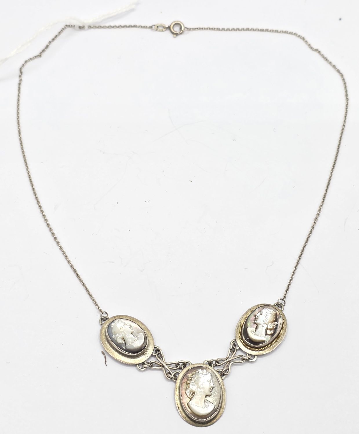 100 · 835 SILVER CAMEO NECKLACE