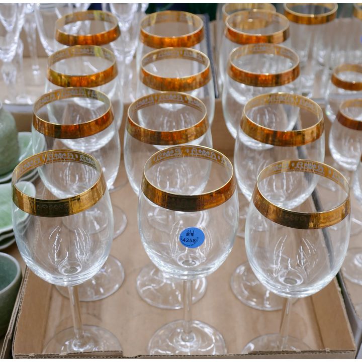 Box 12pc Gilt Rim Wine Glasses