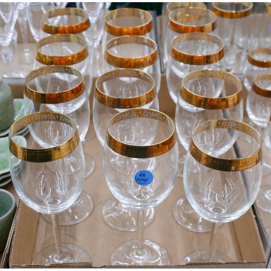 Box 12pc Gilt Rim Wine Glasses