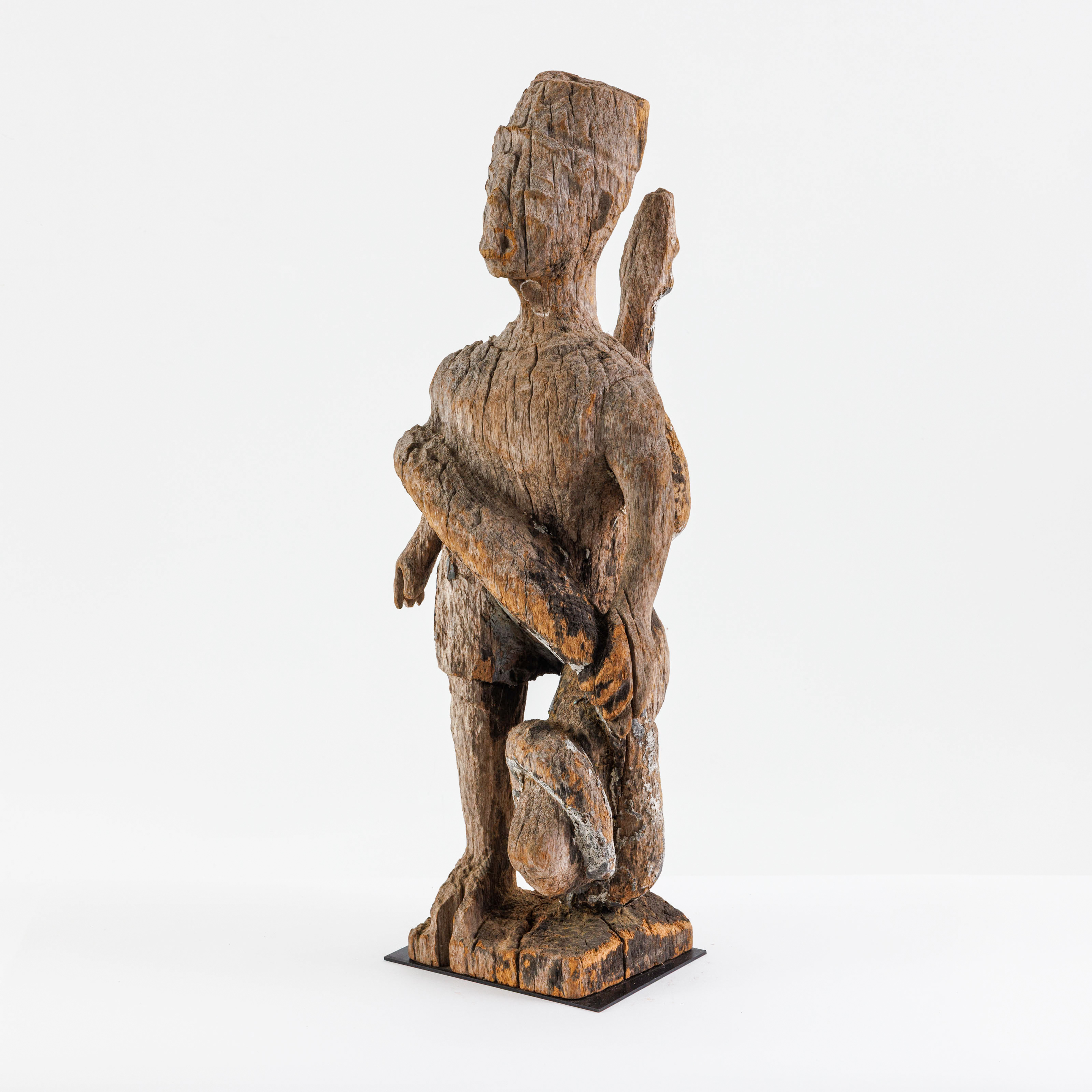 Sakalava figure of a man with a snake. Madagascar – kavel bij Bernaerts, Antwerp