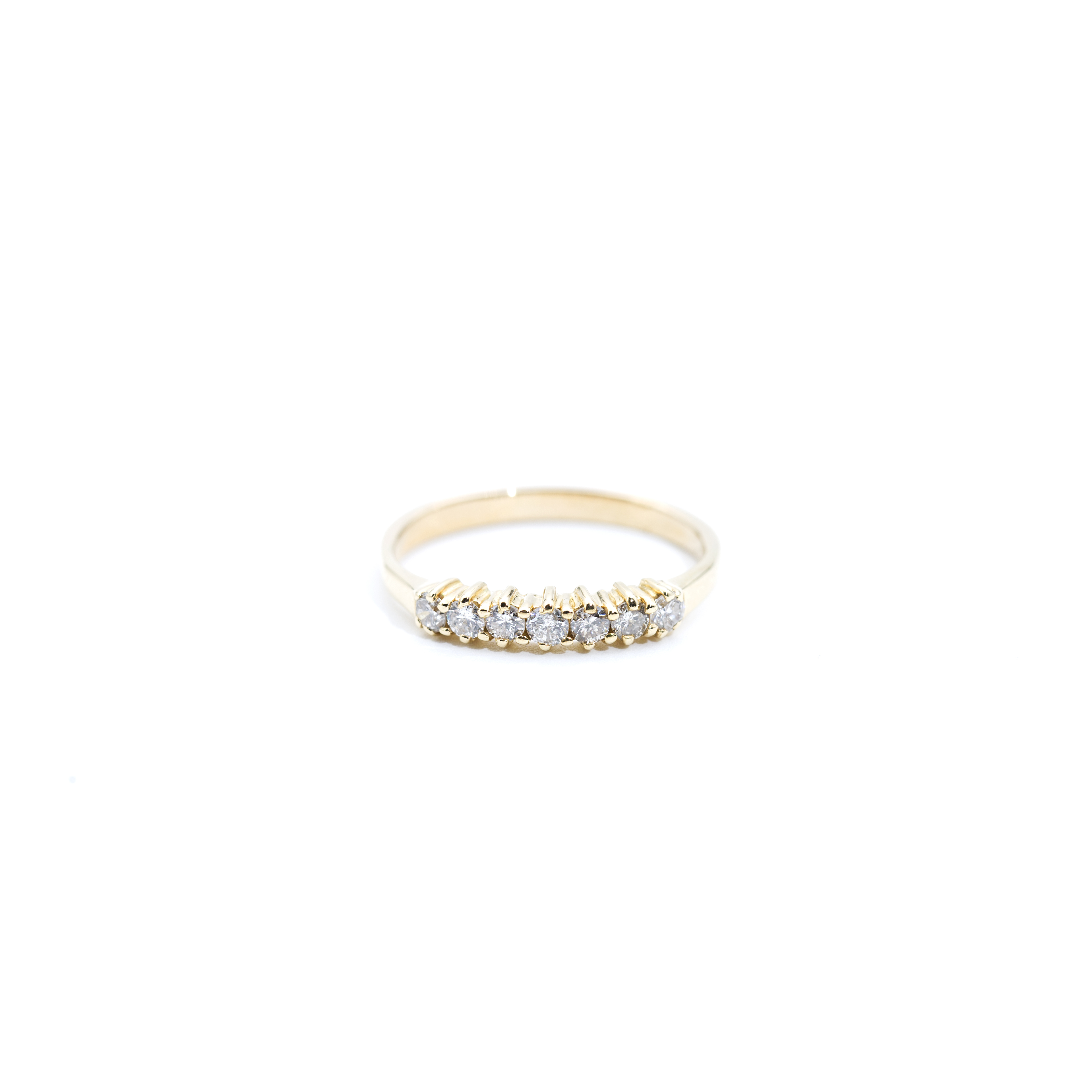 469. · 18ct Gold & Diamond Ring 2.3g