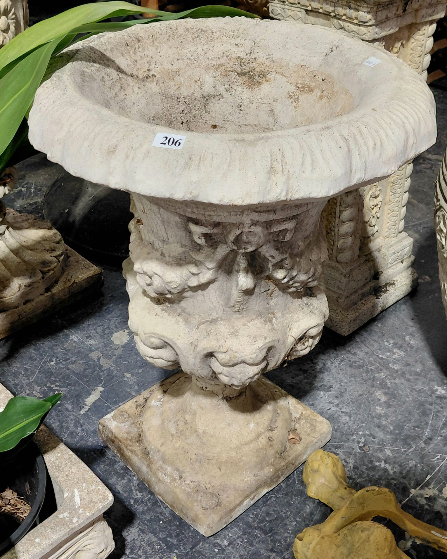 206 · CONTRETE POT
