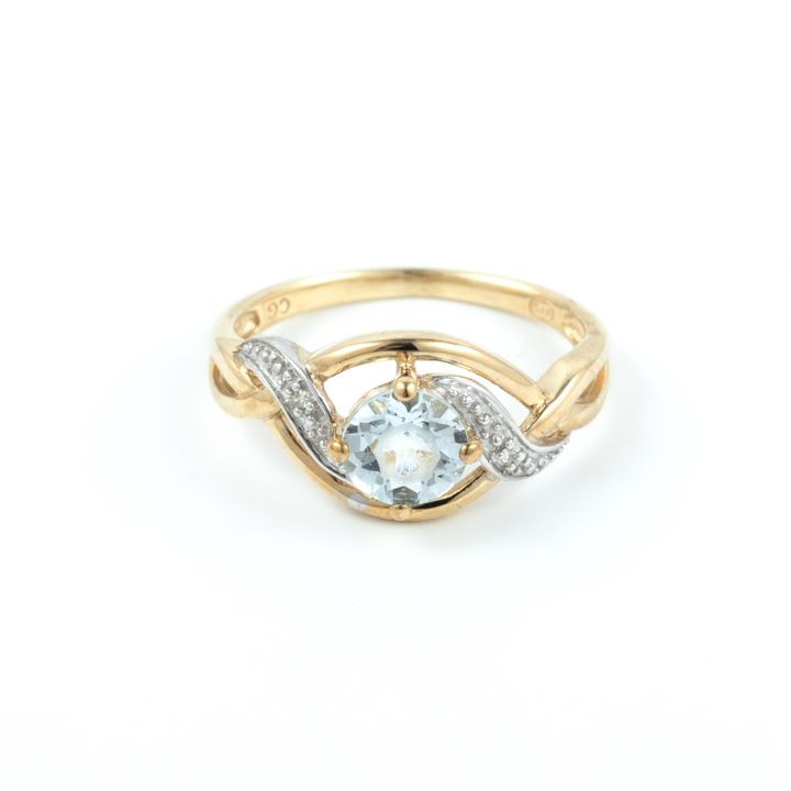 Aquamarine & Diamond Ring in 9ct Gold,