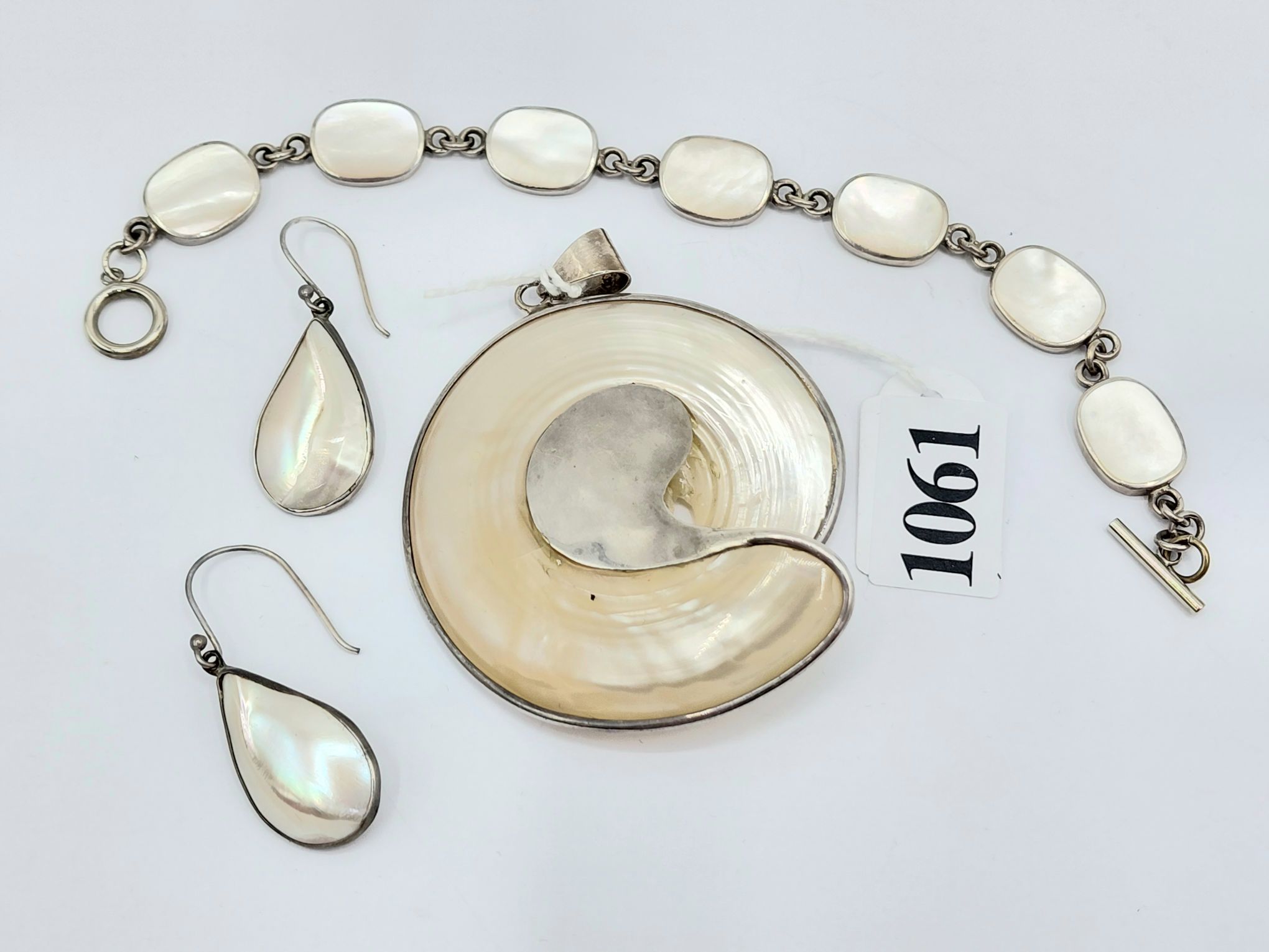 Silver And Pearl Jewellery Suite