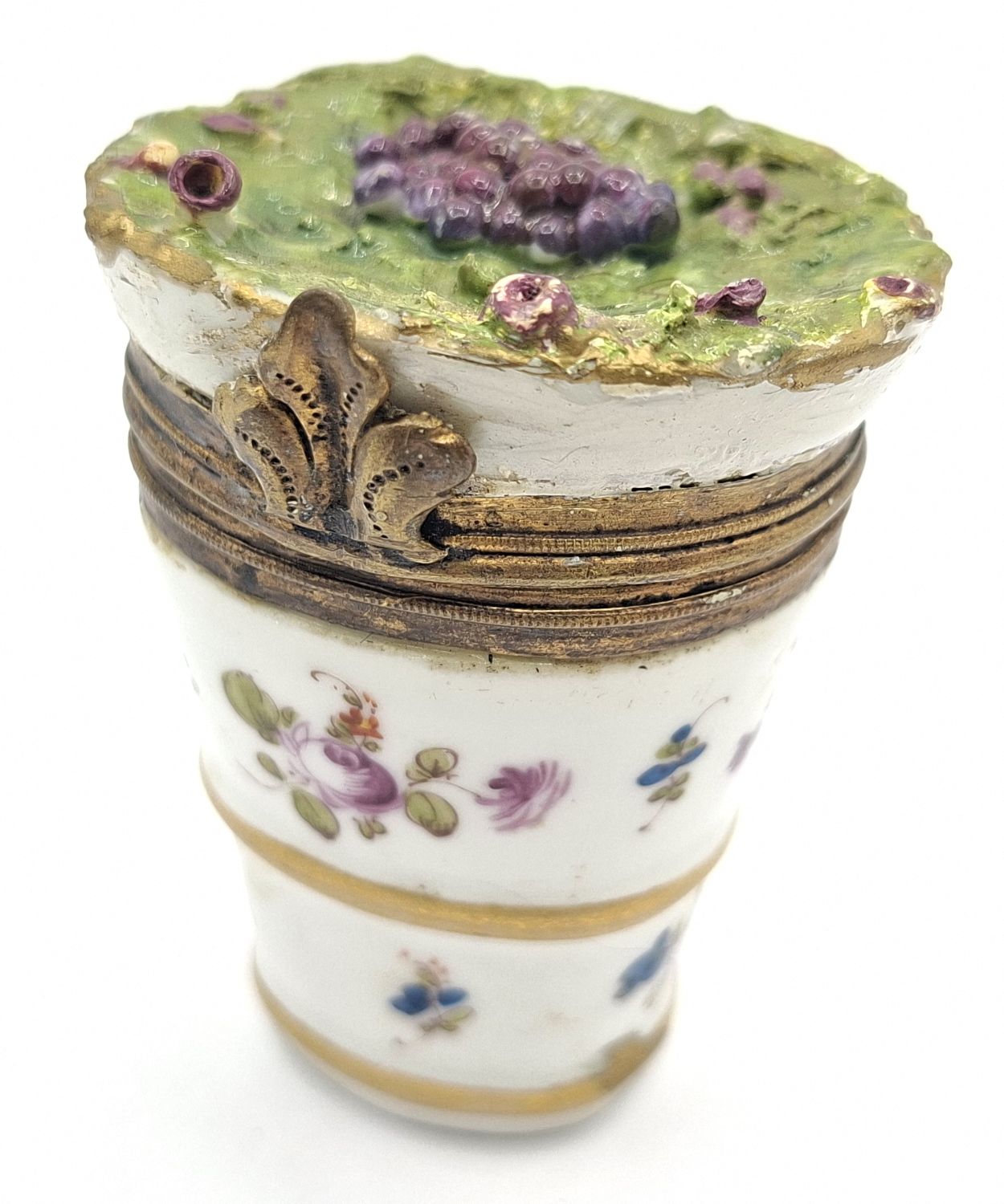 87 · ANTIQUE PORCELAIN BOX