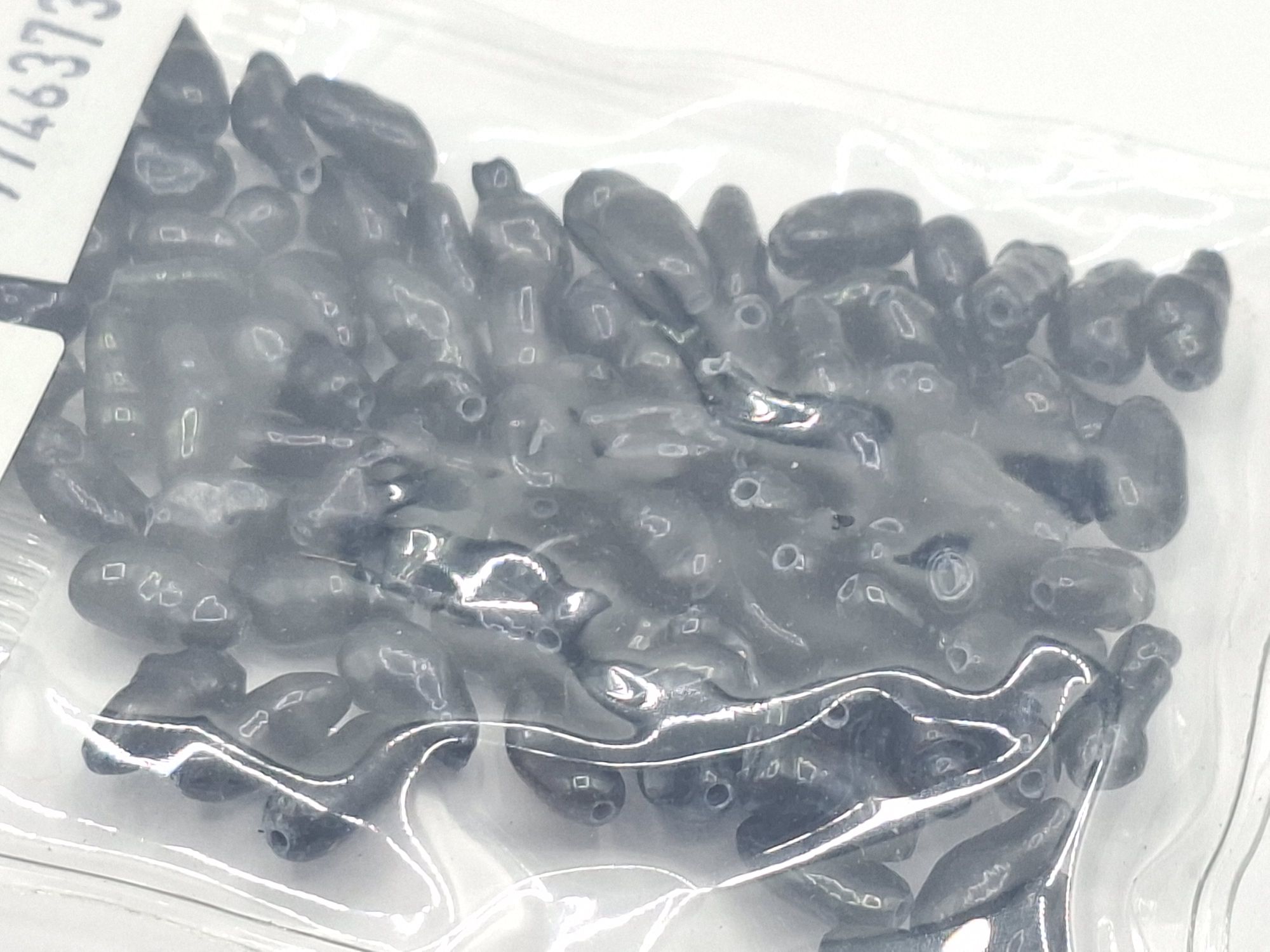 18 · DILLED BLACK FRESHWATER PEARLS