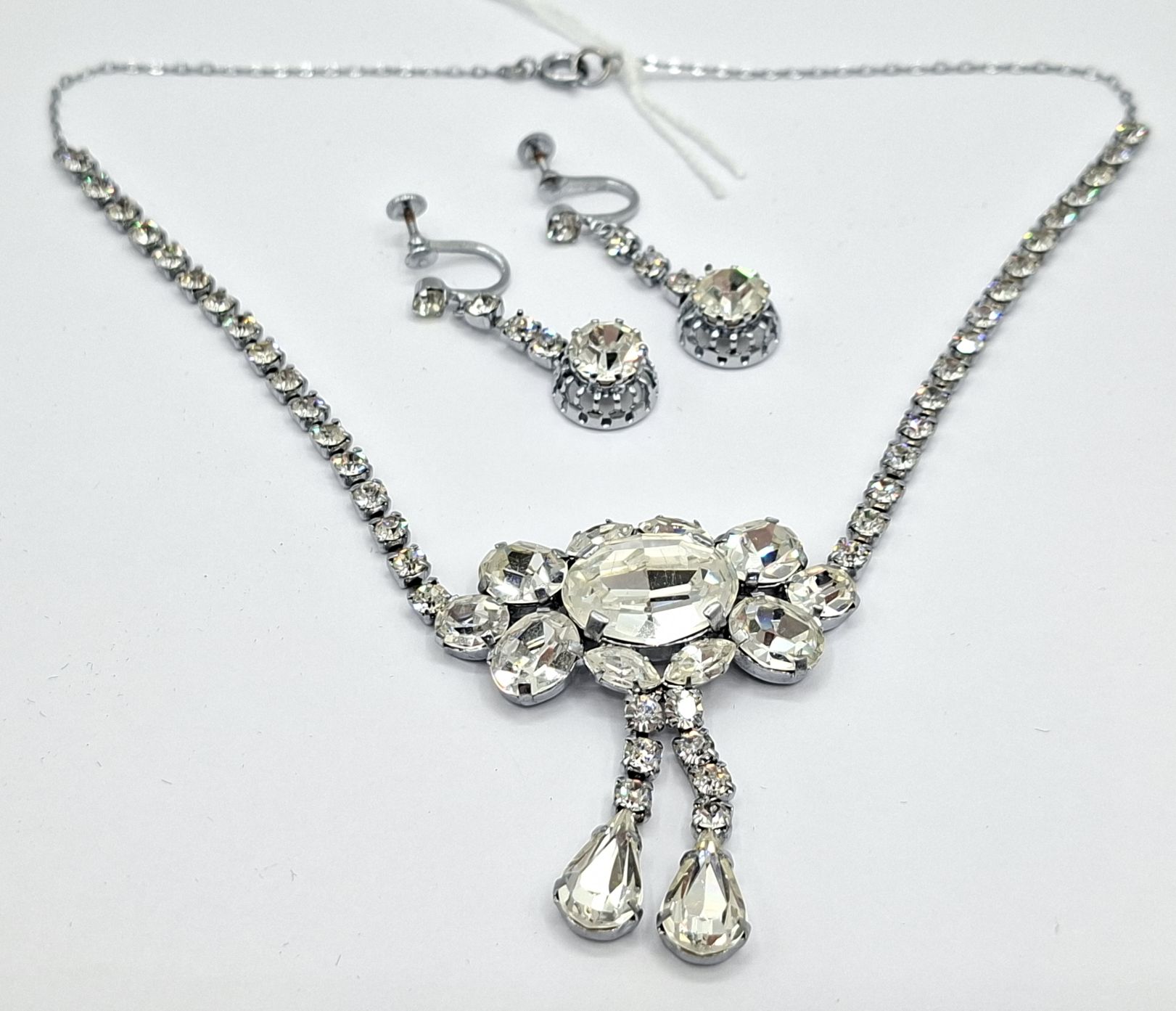 1002 · AUSTRIAN NECKLACE AND EARRING SUITE