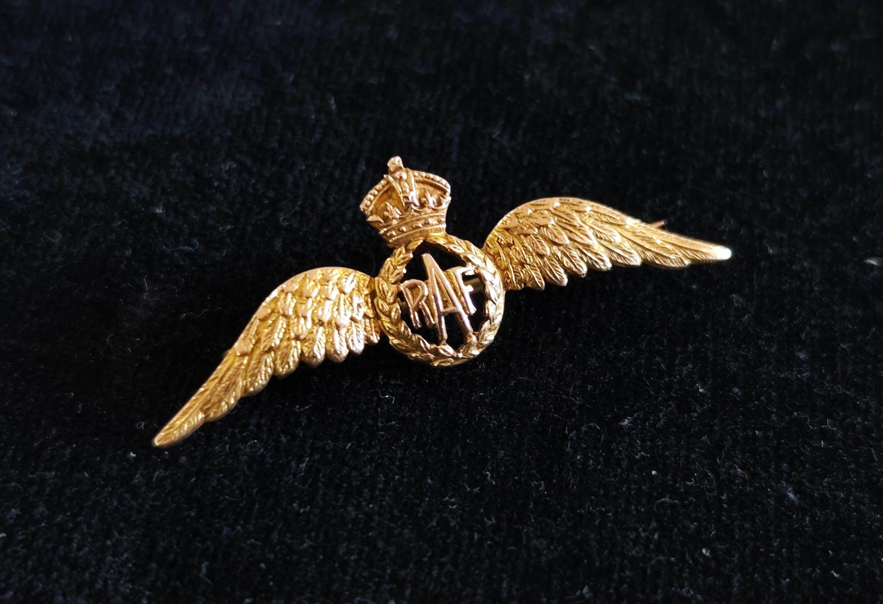 9CT Gold RAF Badge — NZ auction result