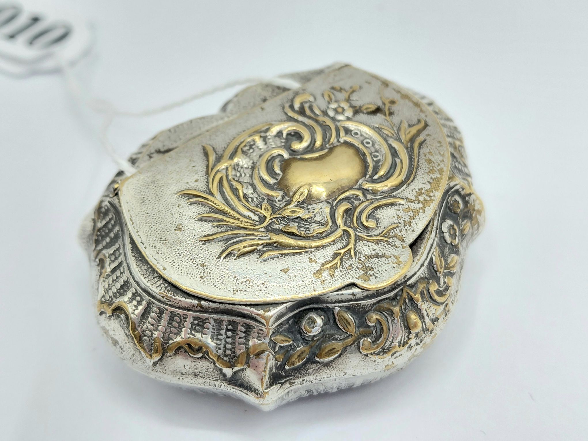 ART NOUVEAU SNUFF BOX