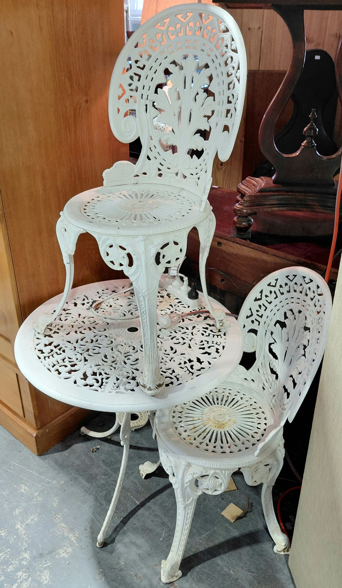 170 · METAL GARDEN SETTING