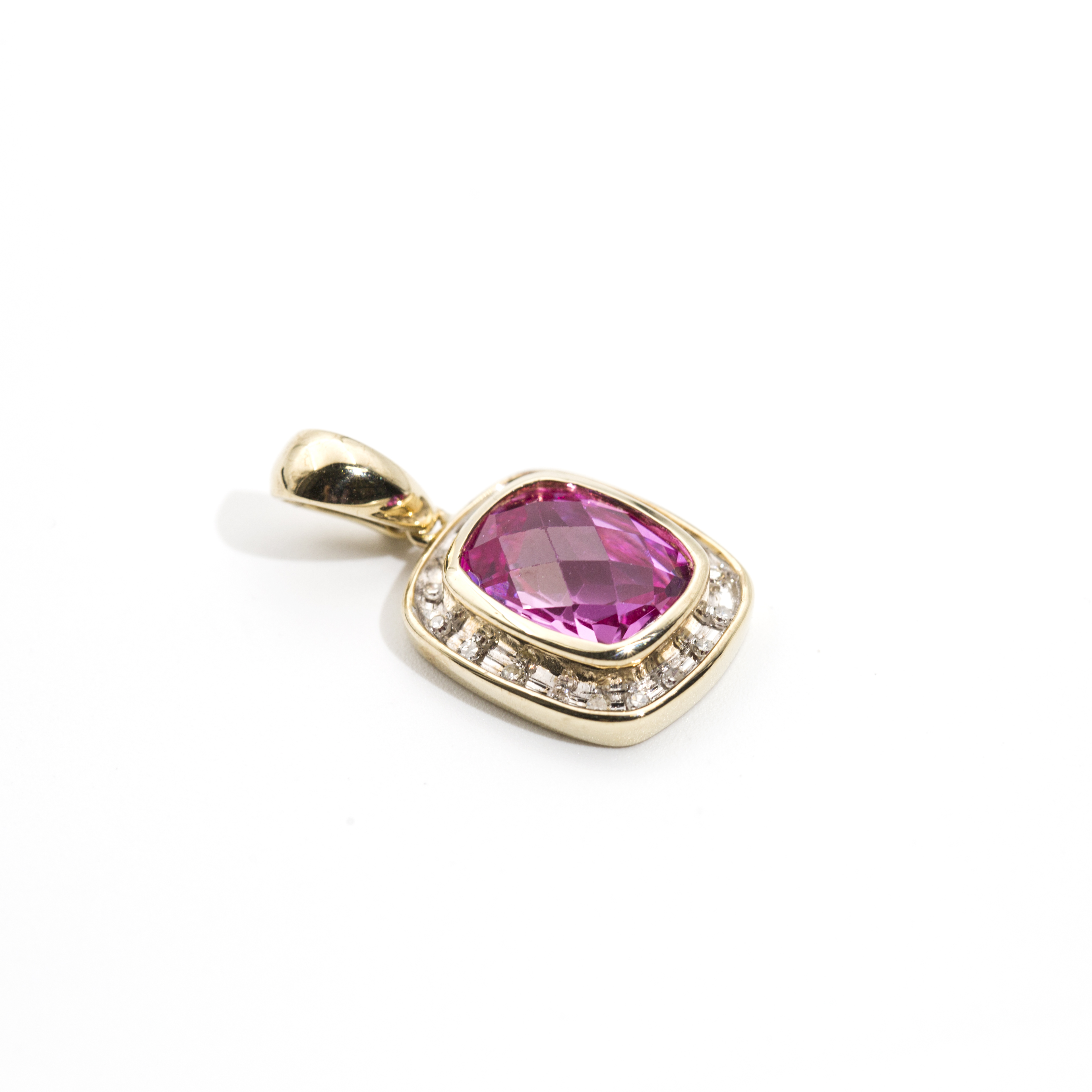 489. · 9ct Gold Synthetic Sapphire & Diamond Pendant 2.6g