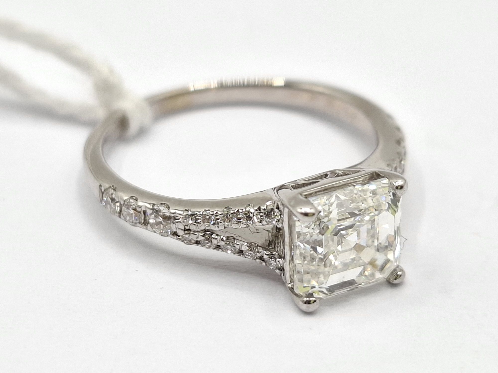 18ct Gold Diamond Ring