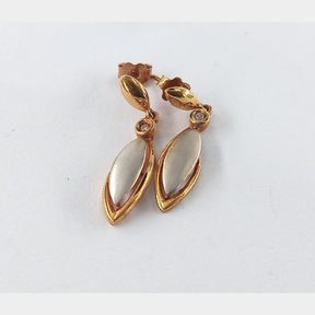18ct Yellow Gold Earrings With 2 Round Diamonds - 51533/173