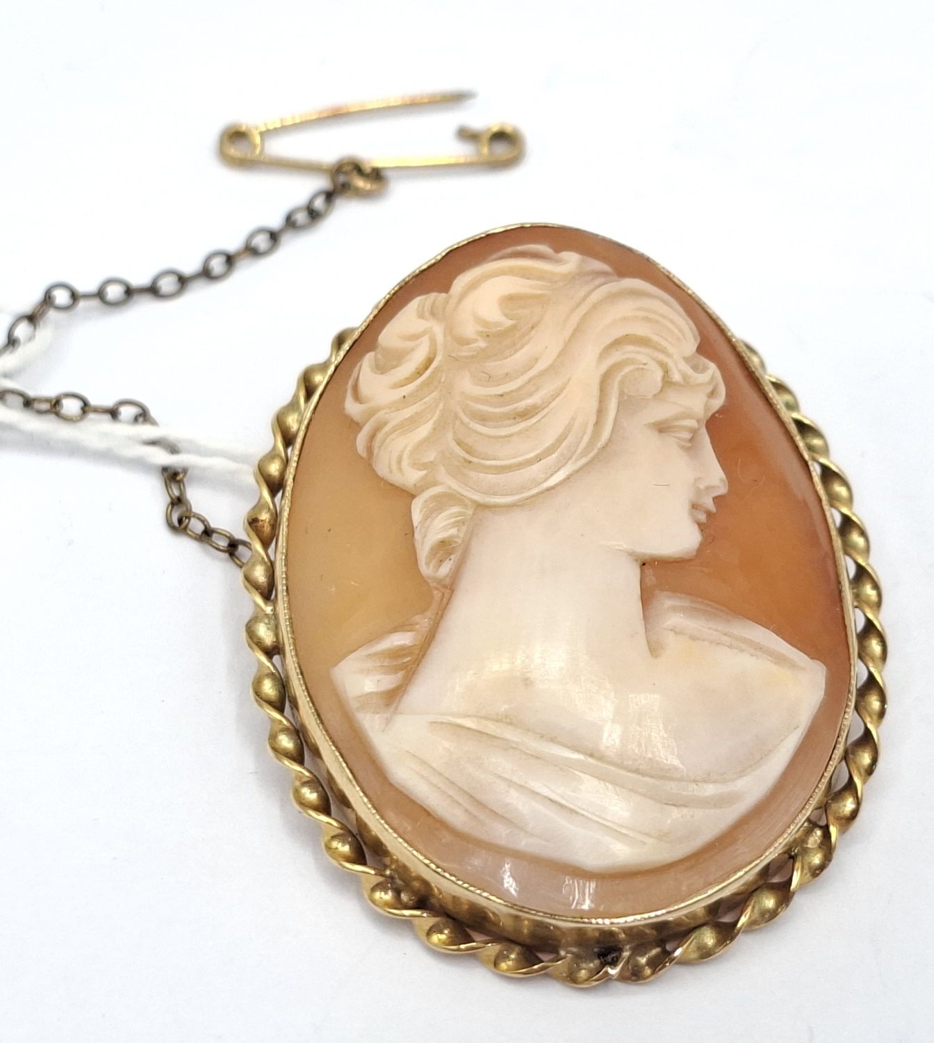 1154 · 9CT GOLD CAMEO BROOCH