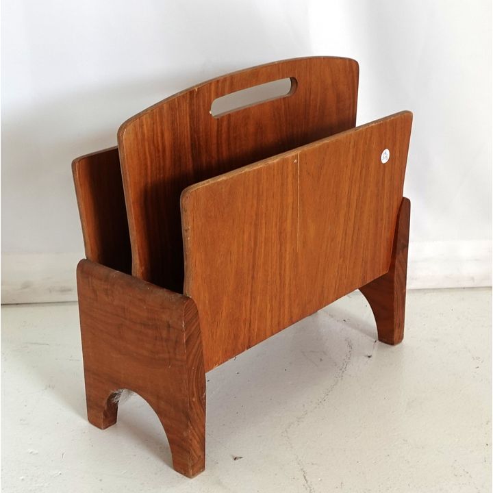 MAGAZINE RACK