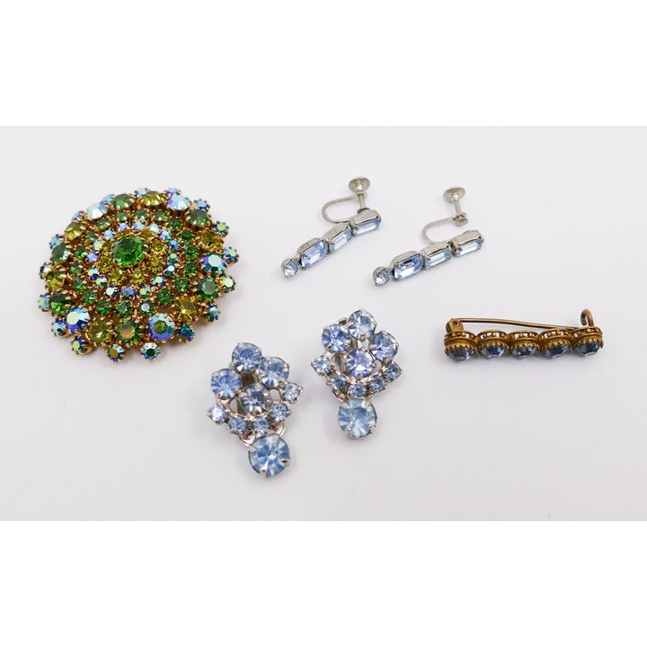Box Weiss Rhinestone Brooch Etc