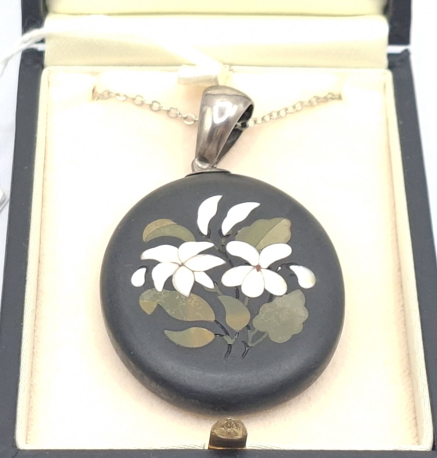 1139 · ANTIQUE PIETRA DURA PENDANT