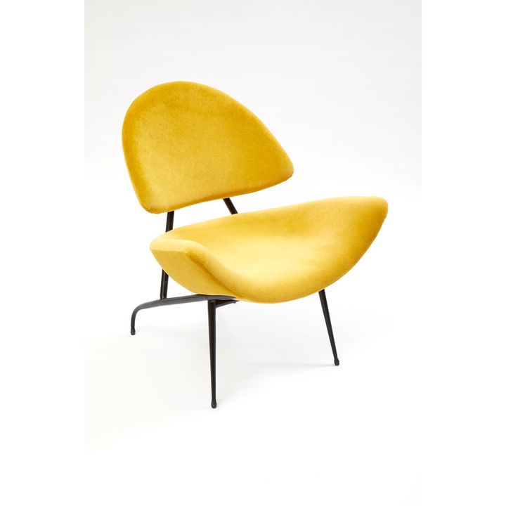 FAUTEUIL EN MÉTAL NOIRCI. DESIGN DES ANNÉES 1950.