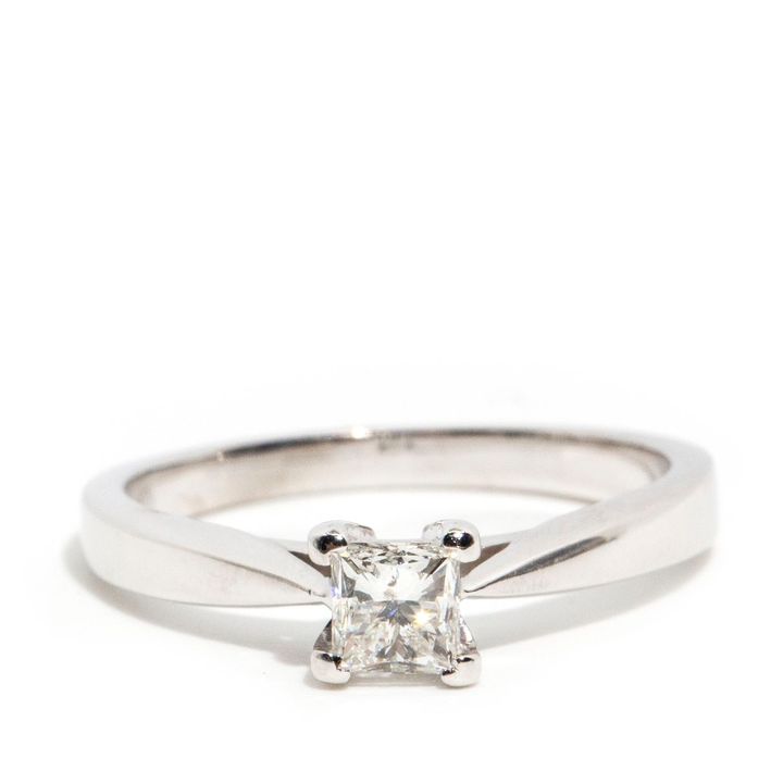 18 Carat Gold Diamond Ring,