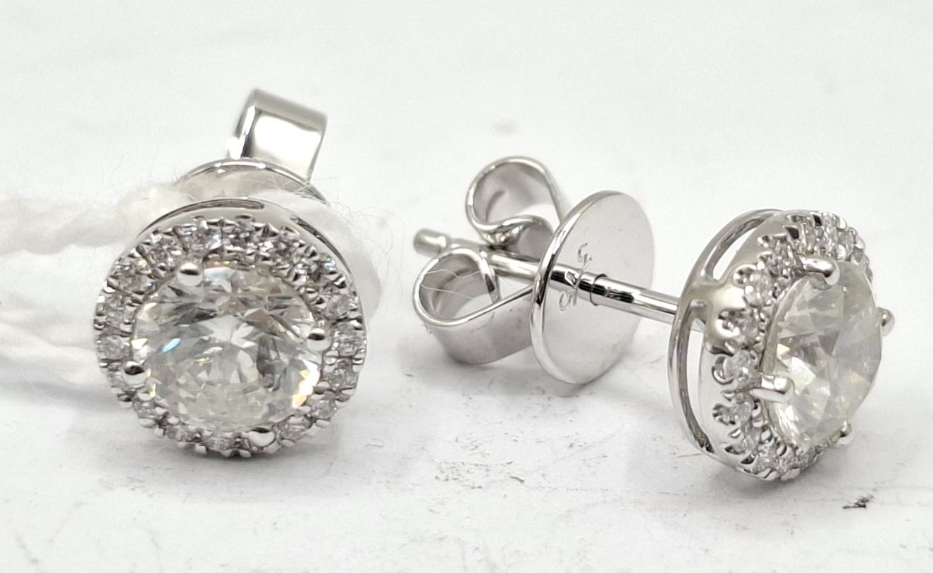 1169 · 9CT GOLD STUD EARRINGS