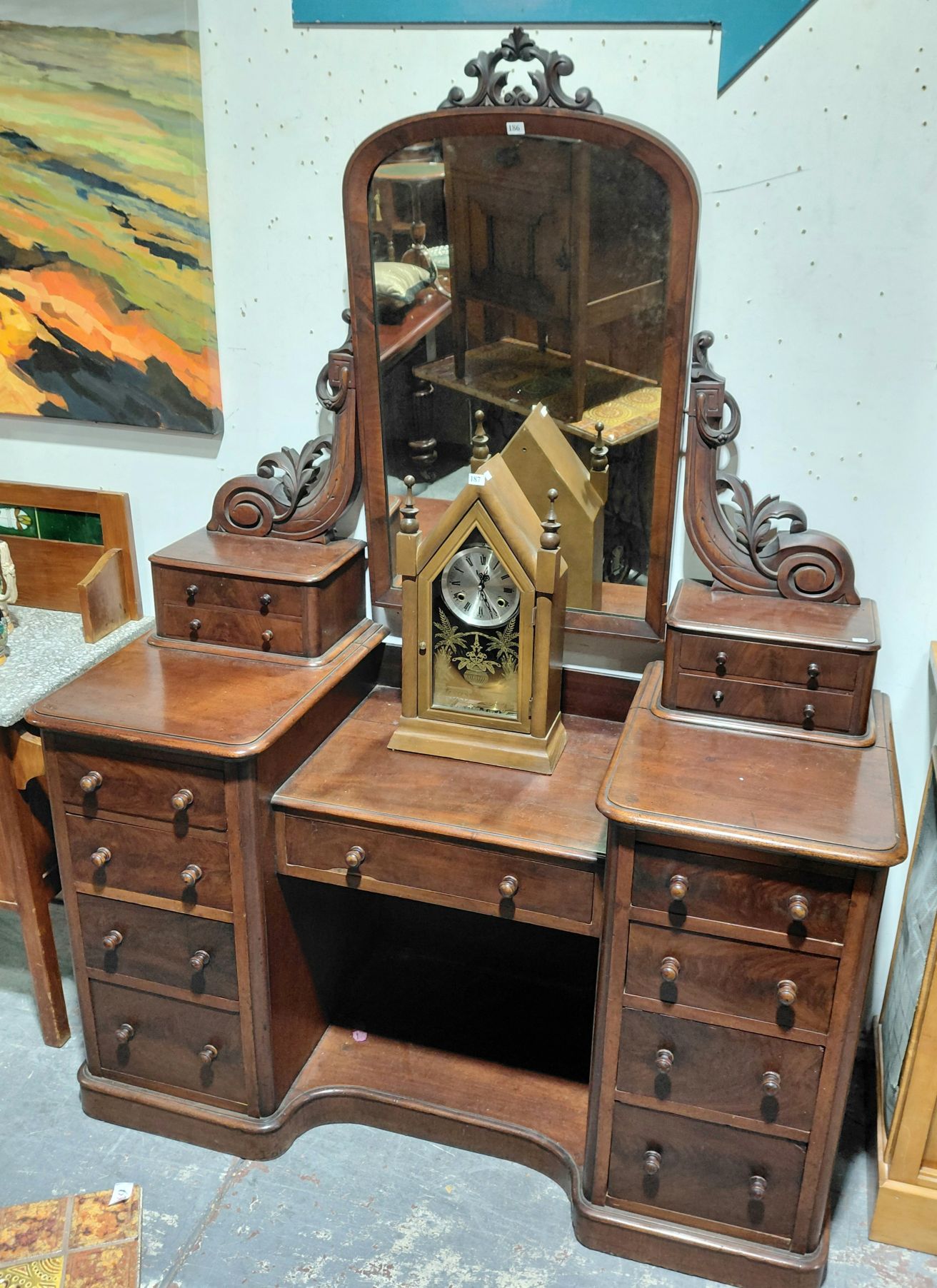 186 · VICTORIAN DRESSING TABLE