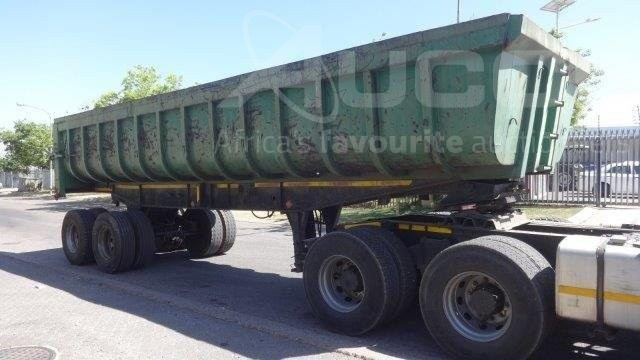 1984 Copelyn Double Axle Back Sloper Trailer