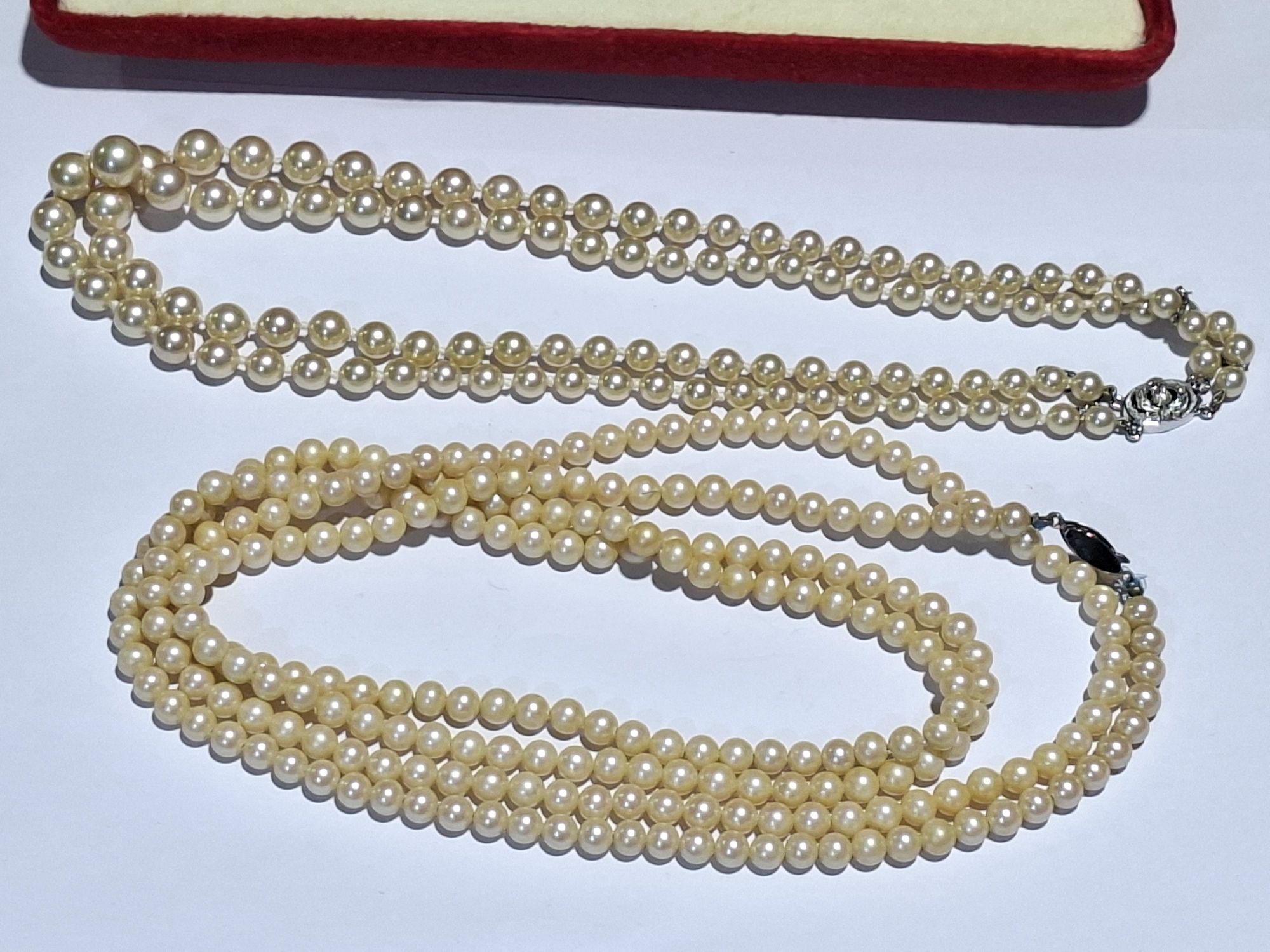 Costume Pearl Necklaces