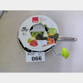 IBILI - CLASICA STAINLESS STEEL FOOD MILL AND 3 SIEVES - 24CM