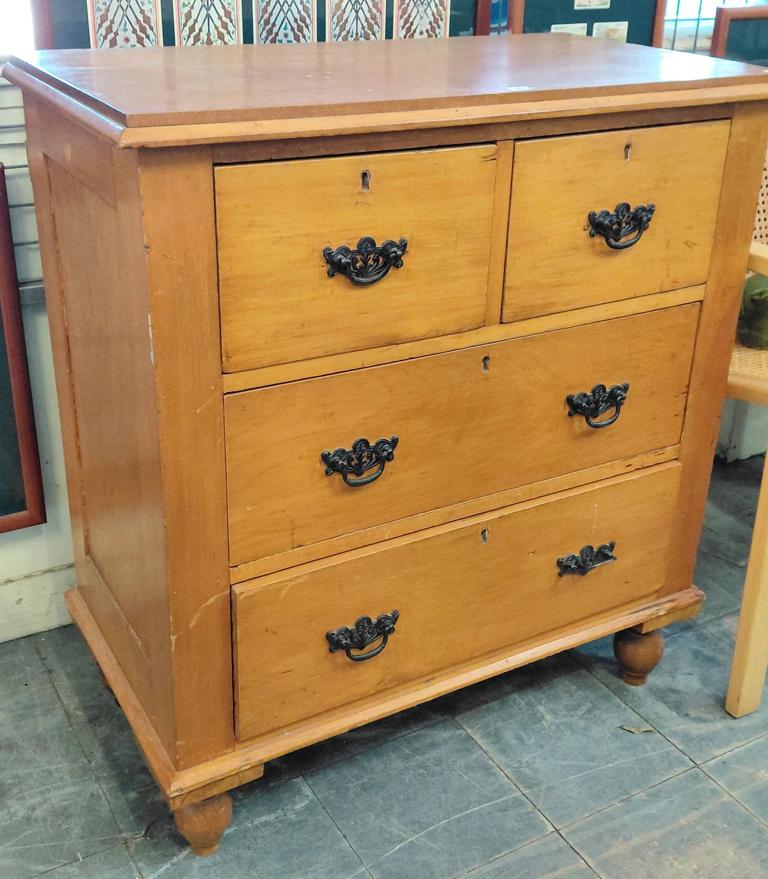 10 · PINE CHEST OF DRAWERS