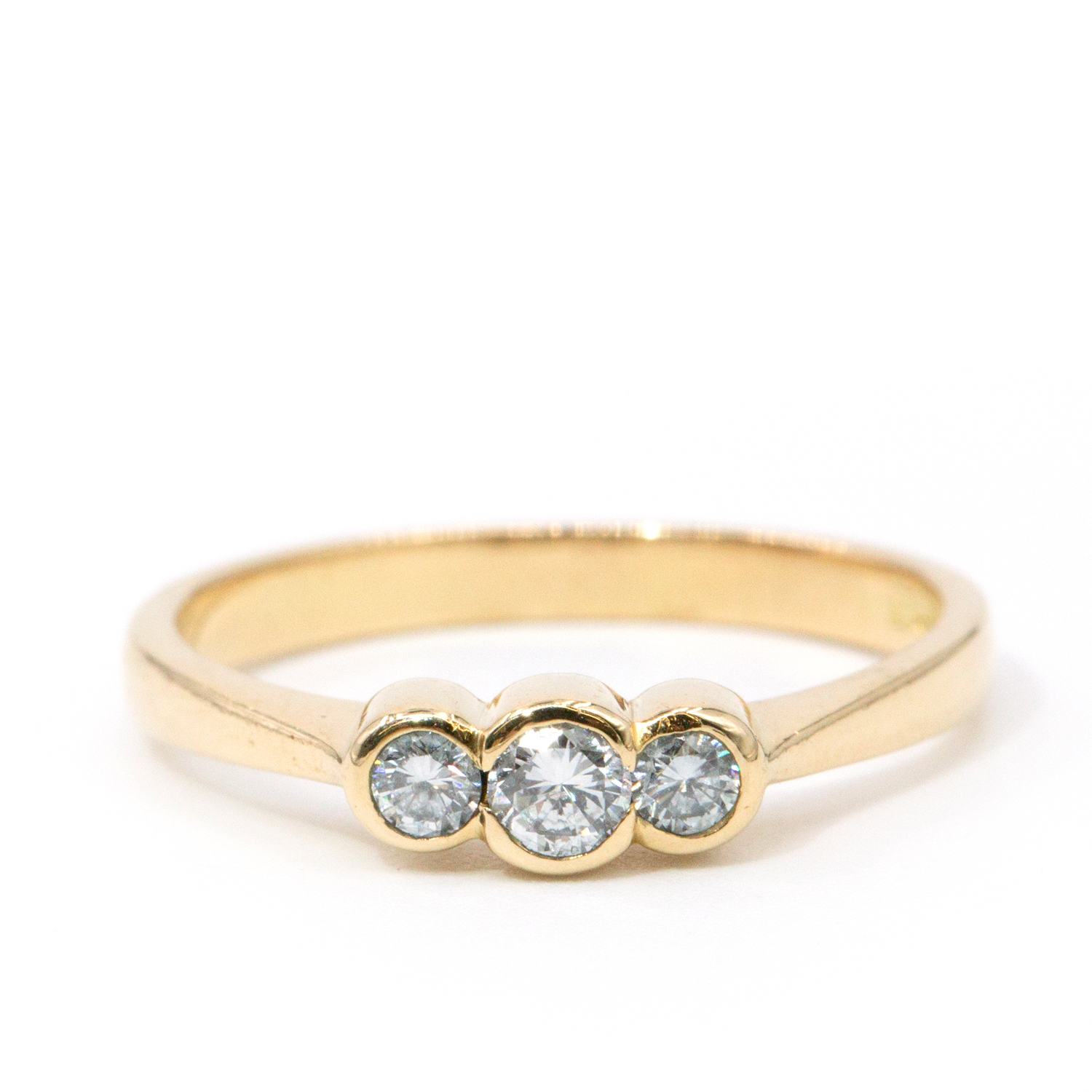 52 · 0.25ct Three Stone Diamond 18ct Gold Ring