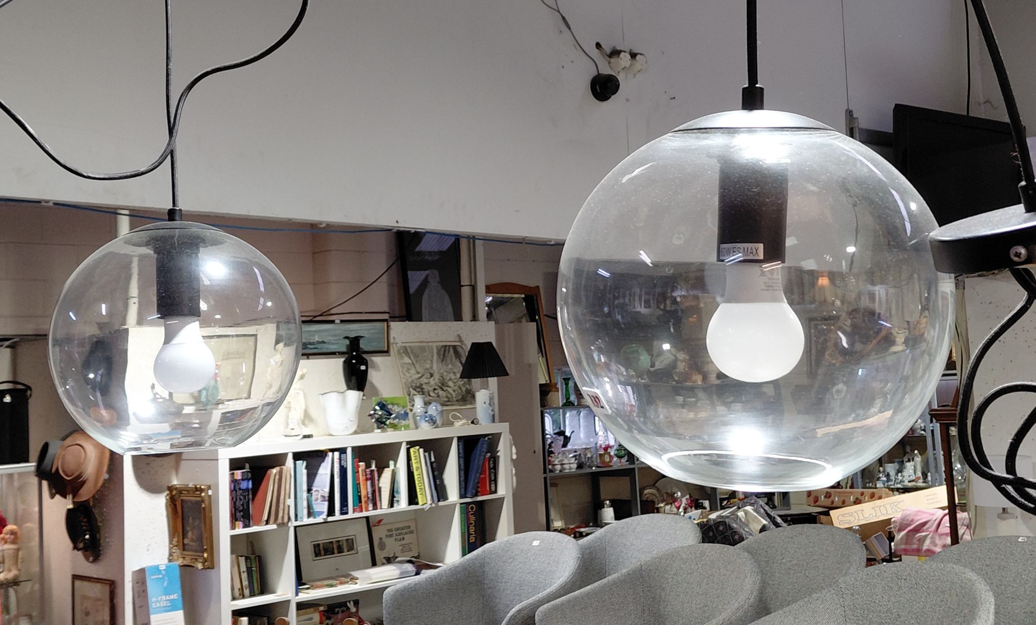 132 · PAIR OF HANGING LIGHTS