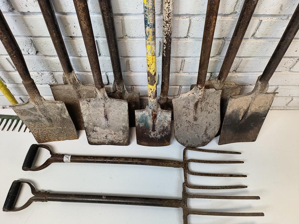 LARGE SELECTION OF LASHER AND OTHER STEEL DIGGING SPADES, STEEL 4 PRONG ...