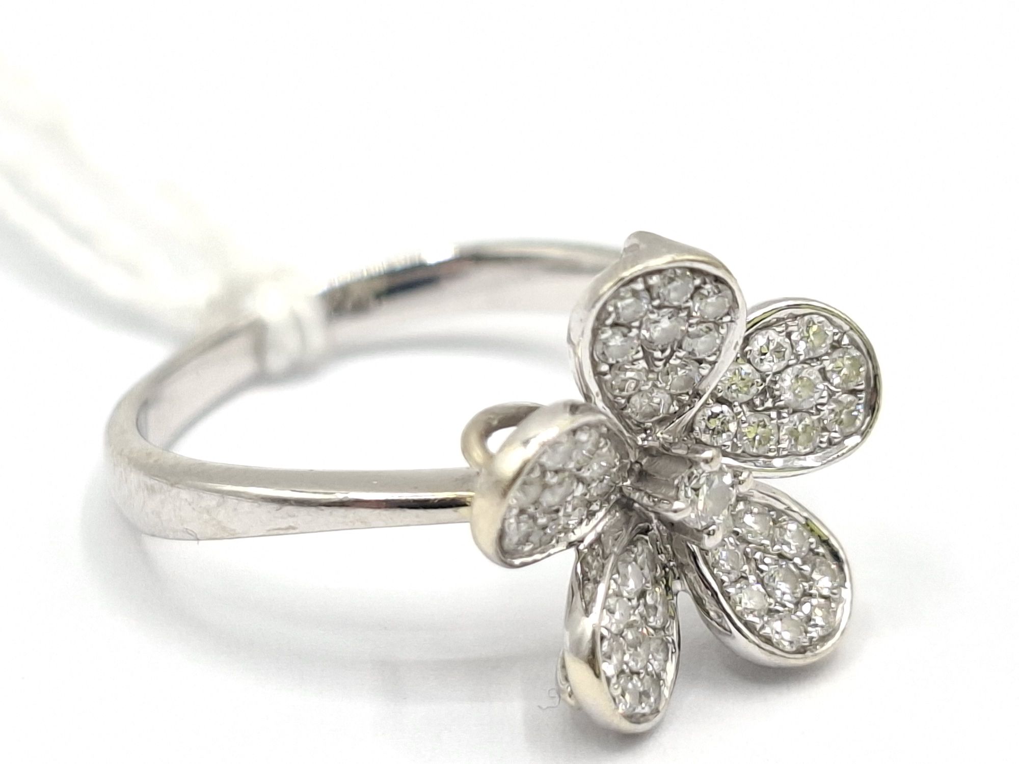 267 · 14CT GOLD DIAMOND RING