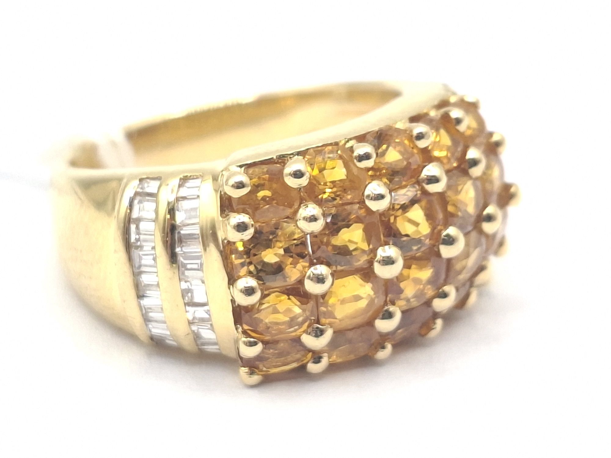 316 · 18CT GOLD SAPPHIRE AND DIAMOND RING
