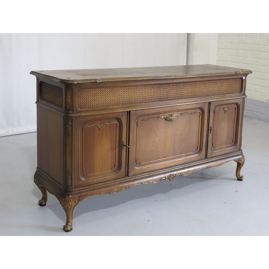 SIDEBOARD