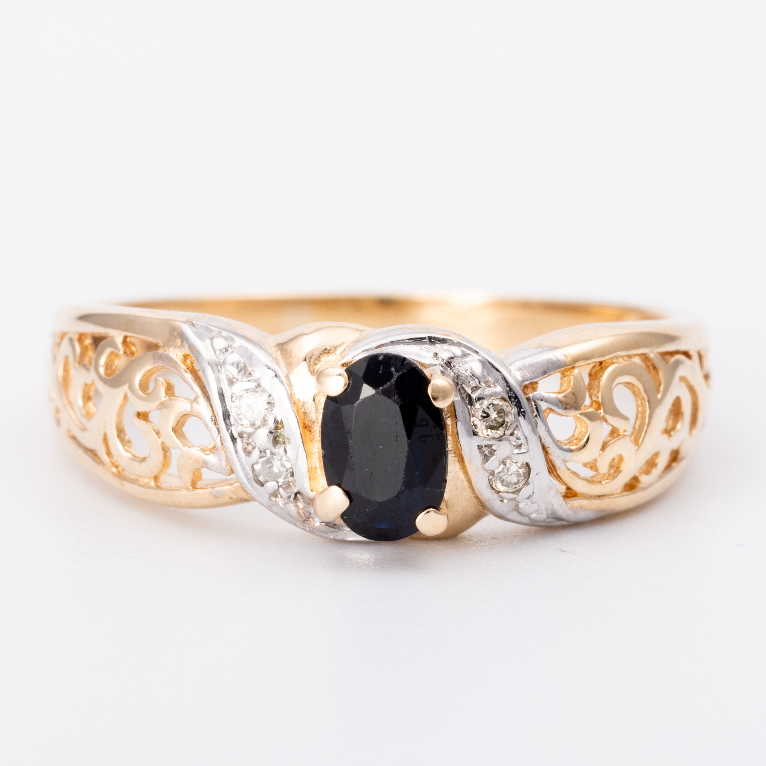 262 · Sapphire & Diamond Filigreed Ring 9ct Gold