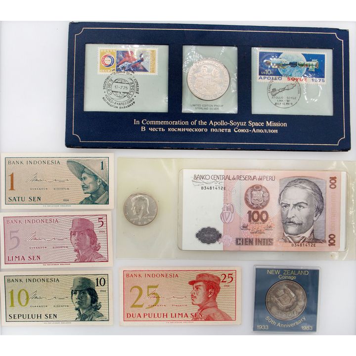 Australian & World , Accumulation, 1822 - 1988,  UNC