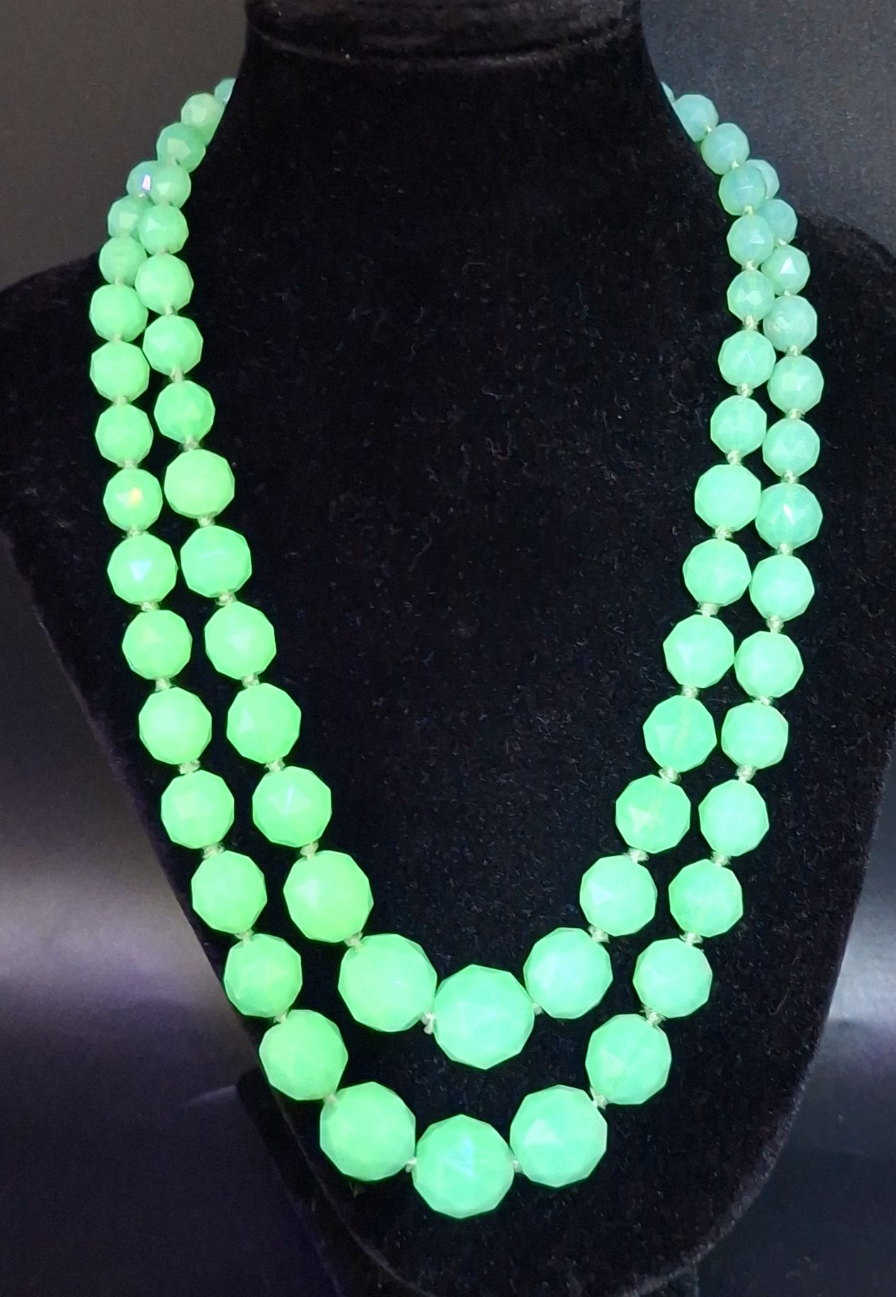 1188 · VINTAGE BEADED NECKLACE