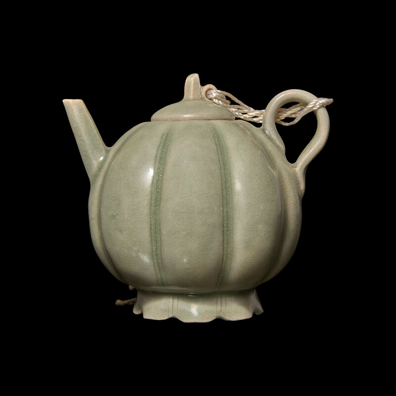 A wucai 'official' vase, 17th century | 十七世紀五彩高士圖瓶